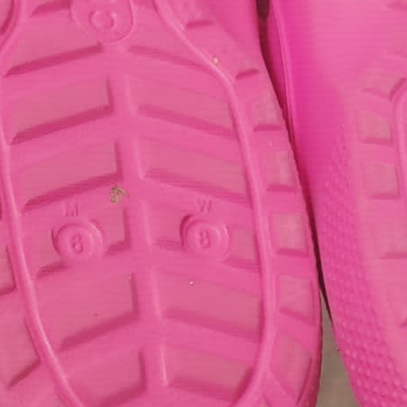 Crocs Unisex Pink Classic Flip Flop M'S 6 & W'S 8🌴 - Picture 7 of 8